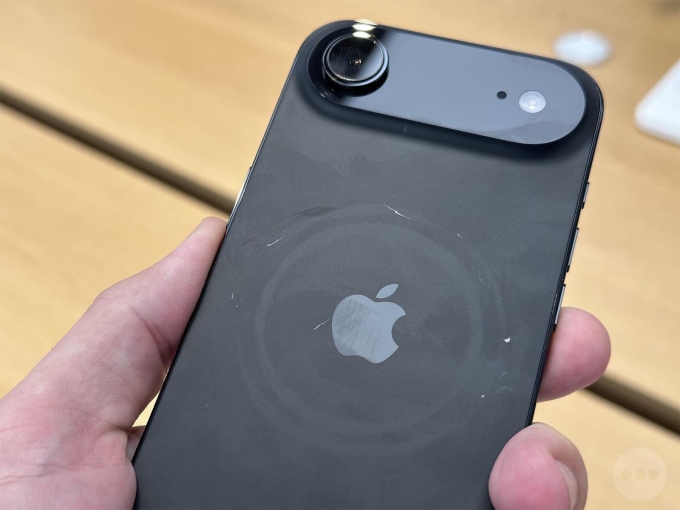 iPhone Air, iPhone 17 Pro màu tối lộ nhược điểm gây thất vọng