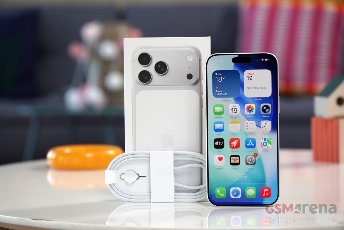 Apple bán iPhone 17 Pro Max giá 63,99 triệu đắt nhất lịch sử: Đẳng cấp công nghệ hay chiêu tâm lý?