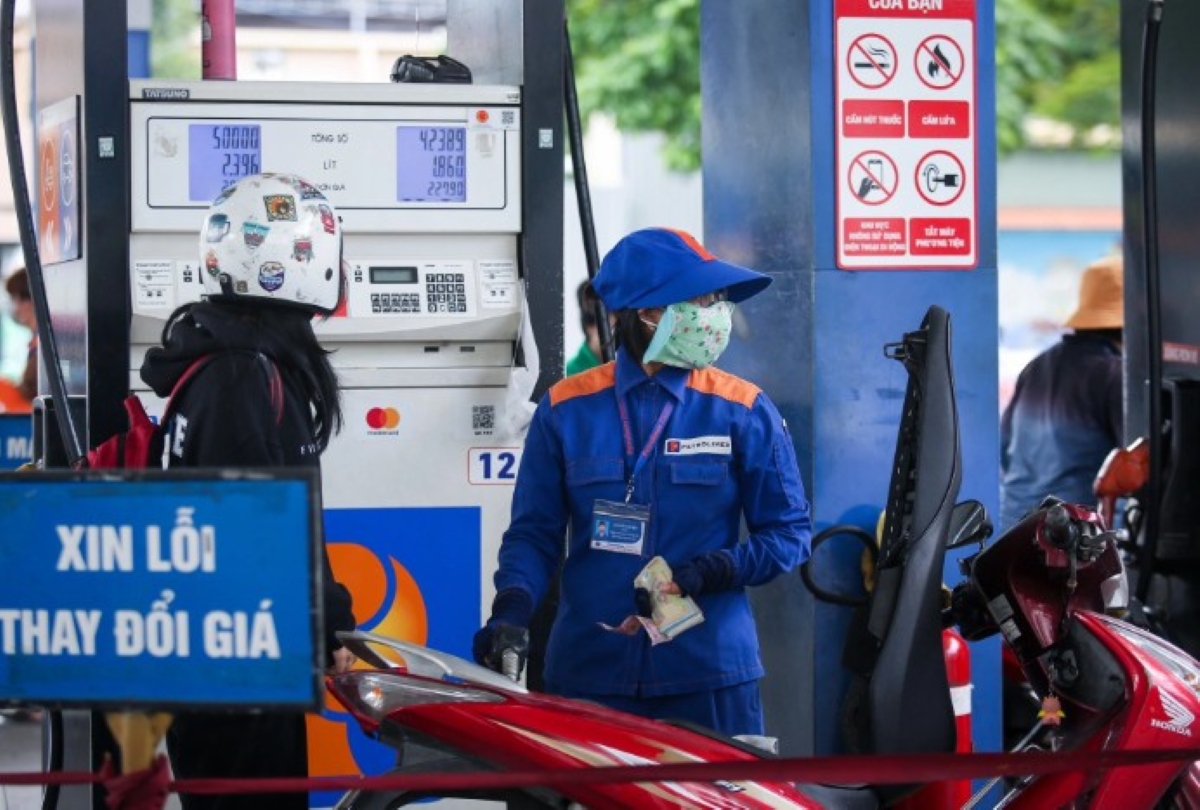 Giá xăng dầu hôm nay 25/9: Đúng như dự đoán, giá xăng trong nước chiều nay giảm mạnh!