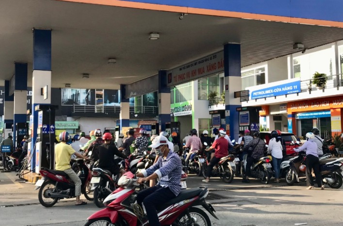 Giá xăng dầu hôm nay 26/9: Tăng \'ác\', vọt lên mức cao nhất trong 7 tuần trở lại đây!