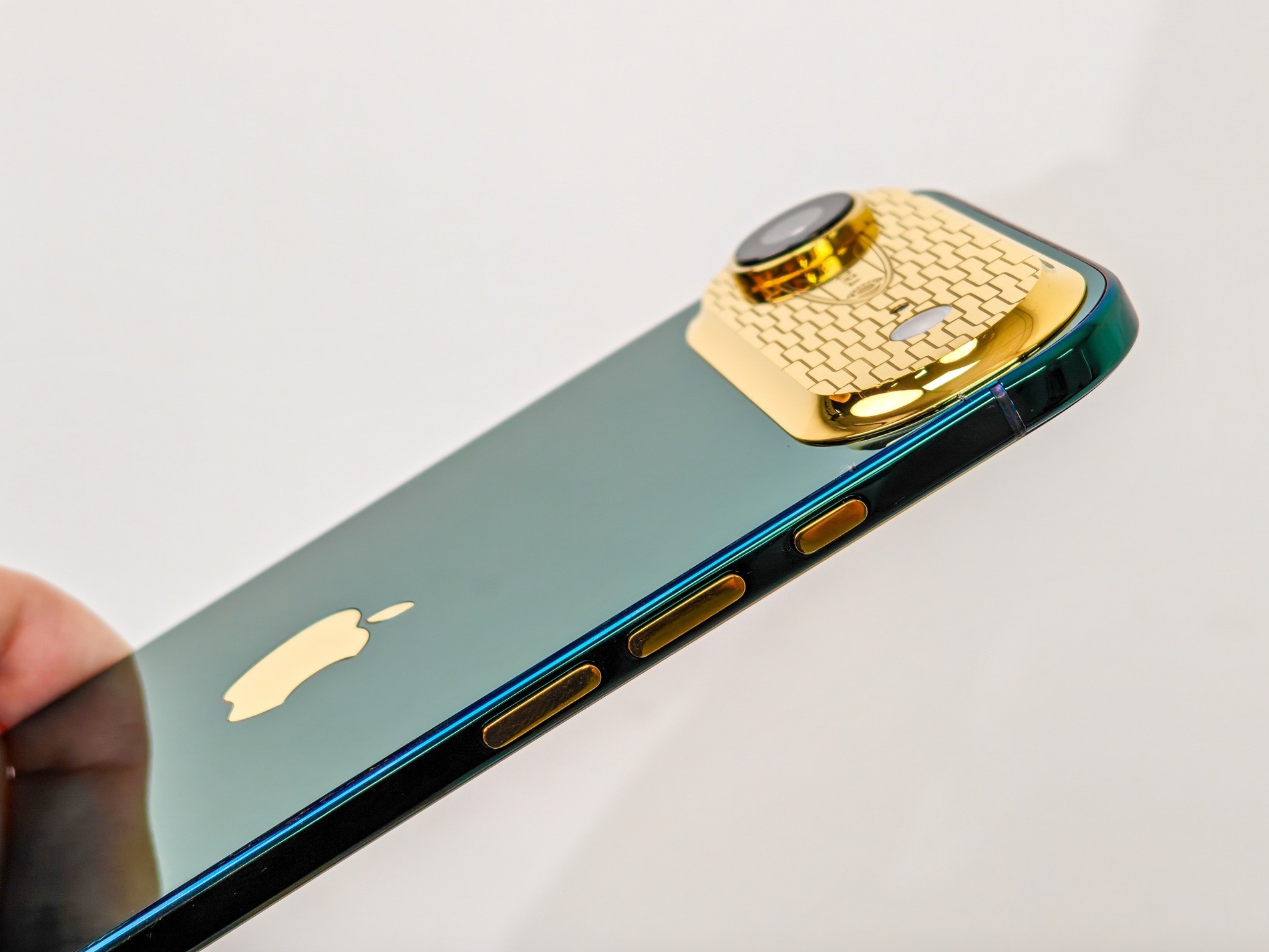 iphone-4-1758961458.jpg
