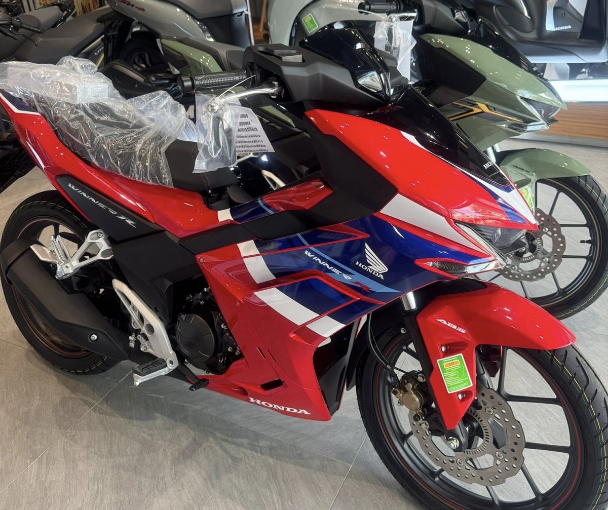 Bảng giá xe Honda Winner R 2026 cuối tháng 9/2025: Rẻ như \'bèo\' dù mới ra mắt, đè bẹp Yamaha Exciter