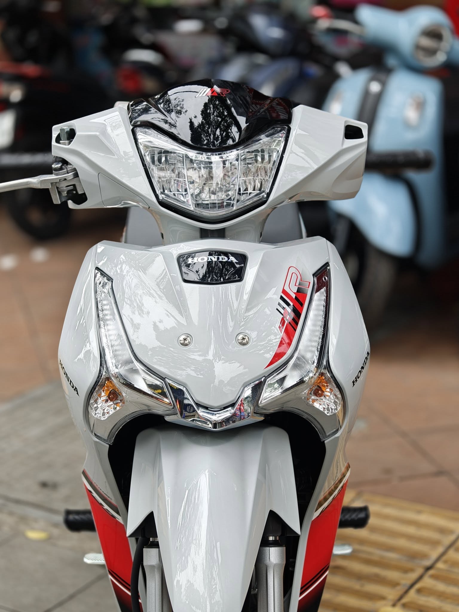 Đẹp hơn cả Future và Wave Alpha, ‘vua xe số’ Honda nhập Thái mới đã về đại lý Việt với giá cực sốc ảnh 3