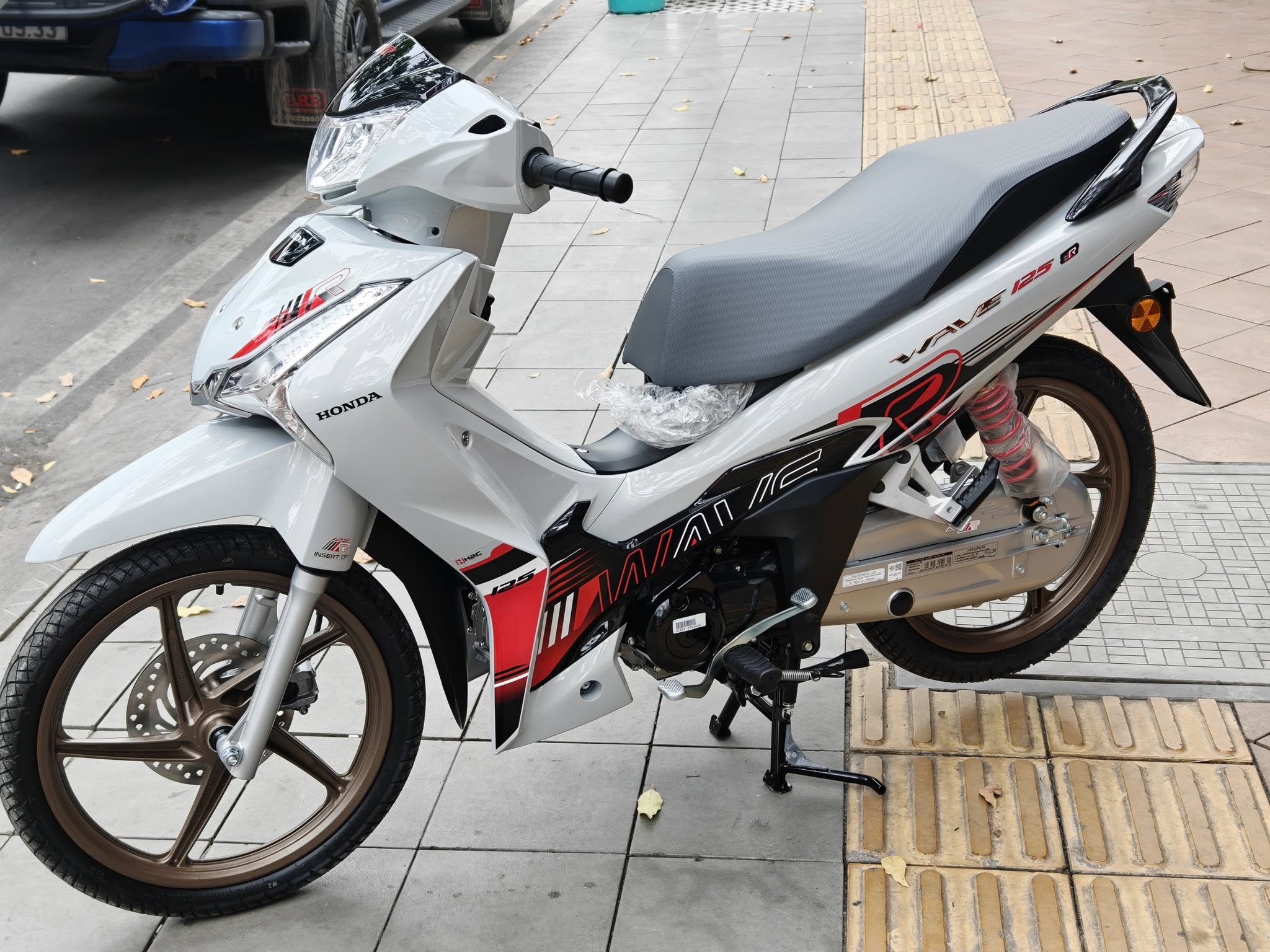Đẹp hơn cả Future và Wave Alpha, ‘vua xe số’ Honda nhập Thái mới đã về đại lý Việt với giá cực sốc