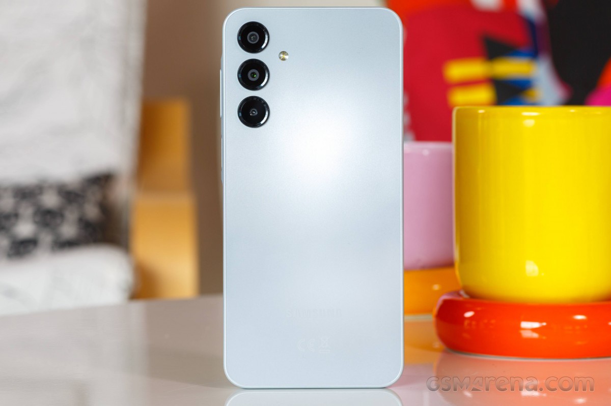 Galaxy A16 vững ngôi vua smartphone giá rẻ quốc dân, giá chỉ 3,7 triệu có trang bị xịn như Galaxy S25