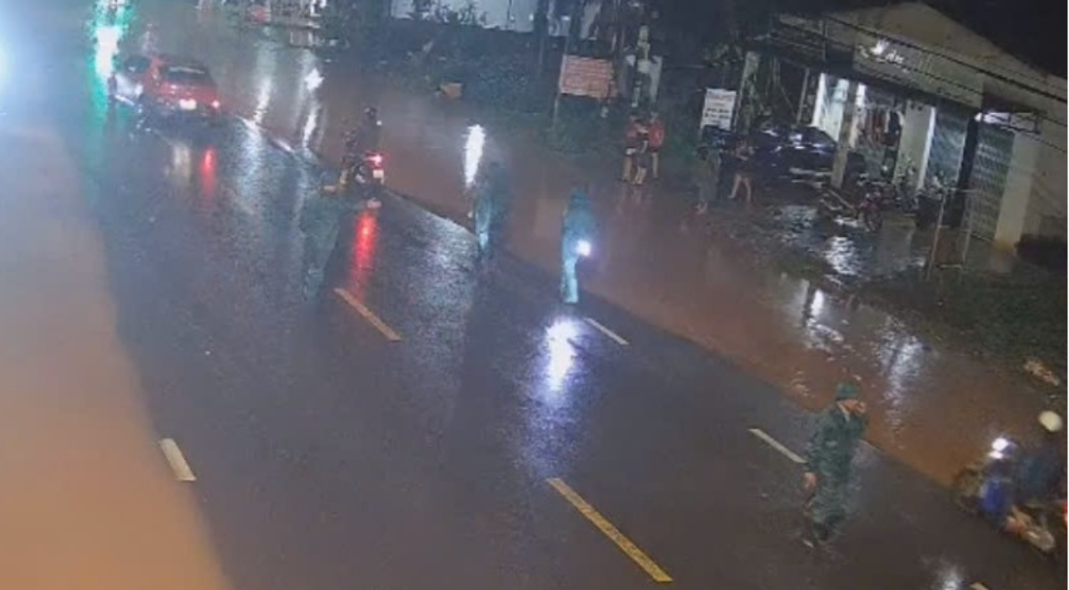 Camera ghi lại giây phút kinh hoàng ô tô lao như bay, tông tử vong chủ tịch xã khi đang làm nhiệm vụ