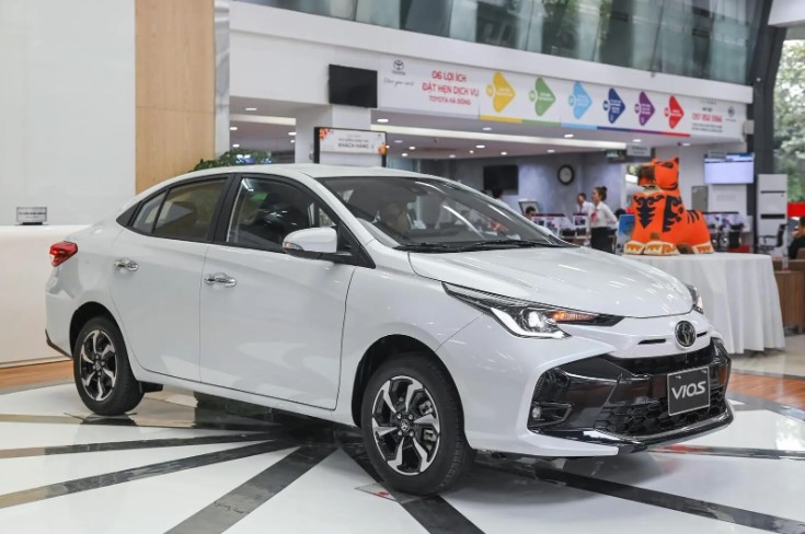 Giá xe Toyota Vios lăn bánh đầu tháng 10/2025 giảm sập sàn, quyết đấu Honda City và Hyundai Accent