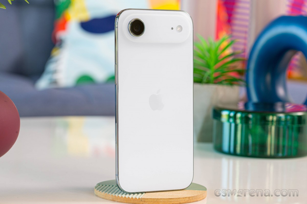 iPhone Air bắt đầu hạ giá đại chiến Galaxy S25 Edge, thiết kế mỏng nhẹ nhưng bền bỉ như iPhone 17 Pro