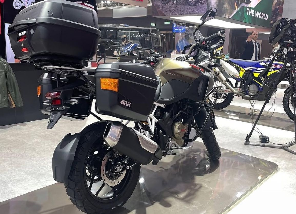Tin xe 8/8: ‘Vua côn tay’ 300cc mới sắp ra mắt, ‘đè bẹp’ Exciter và Winner R với giá 64 triệu đồng ảnh 1