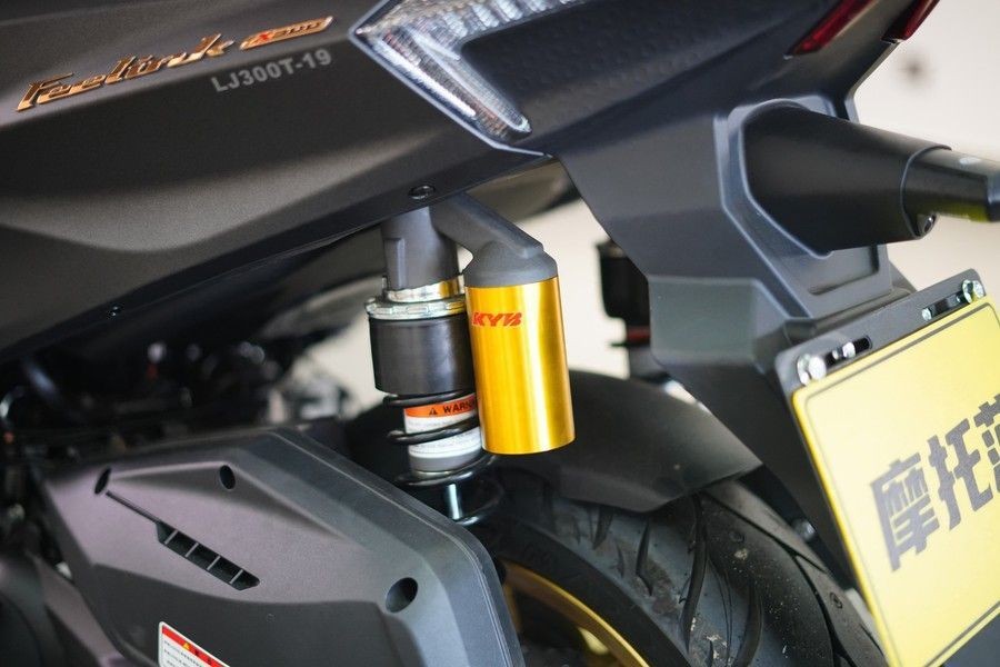 ‘Cơn ác mộng của Honda SH’ ra mắt giá 70 triệu đồng, có động cơ 300cc và ABS 2 kênh át vía Air Blade ảnh 6