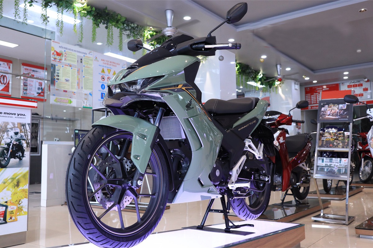 Bảng giá xe Honda Winner R 2026 tháng 10/2025 giảm 8 triệu đồng: Được săn đón hơn Exciter vì quá rẻ