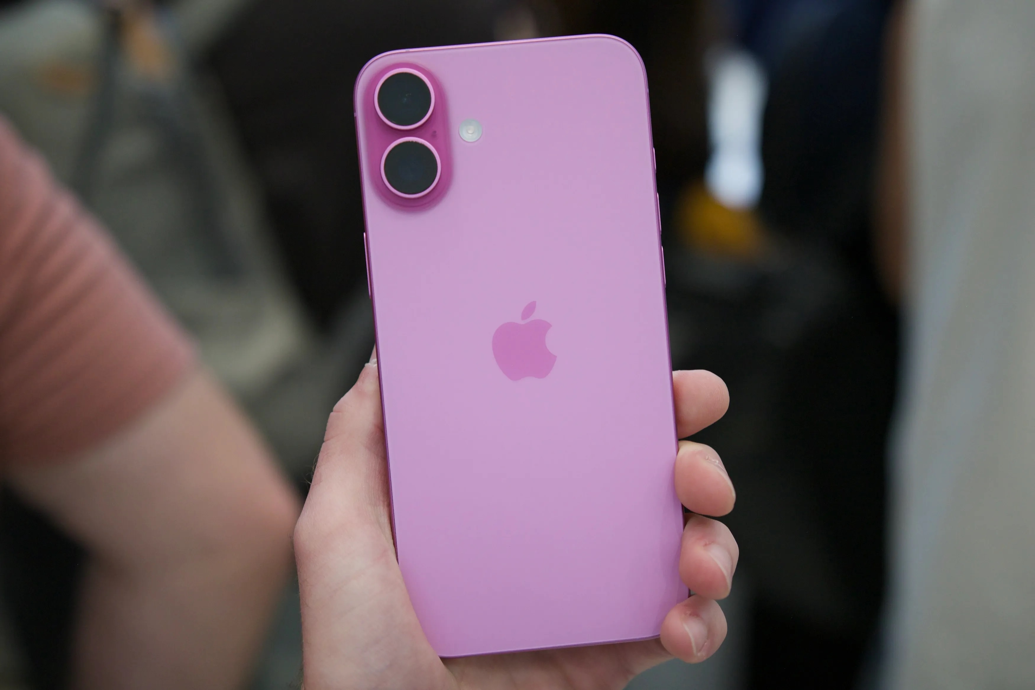 Hơn 18 triệu đã có thể đập hộp iPhone 16 đang rẻ hơn iPhone 17 tới 6 triệu, trang bị không kém nhiều