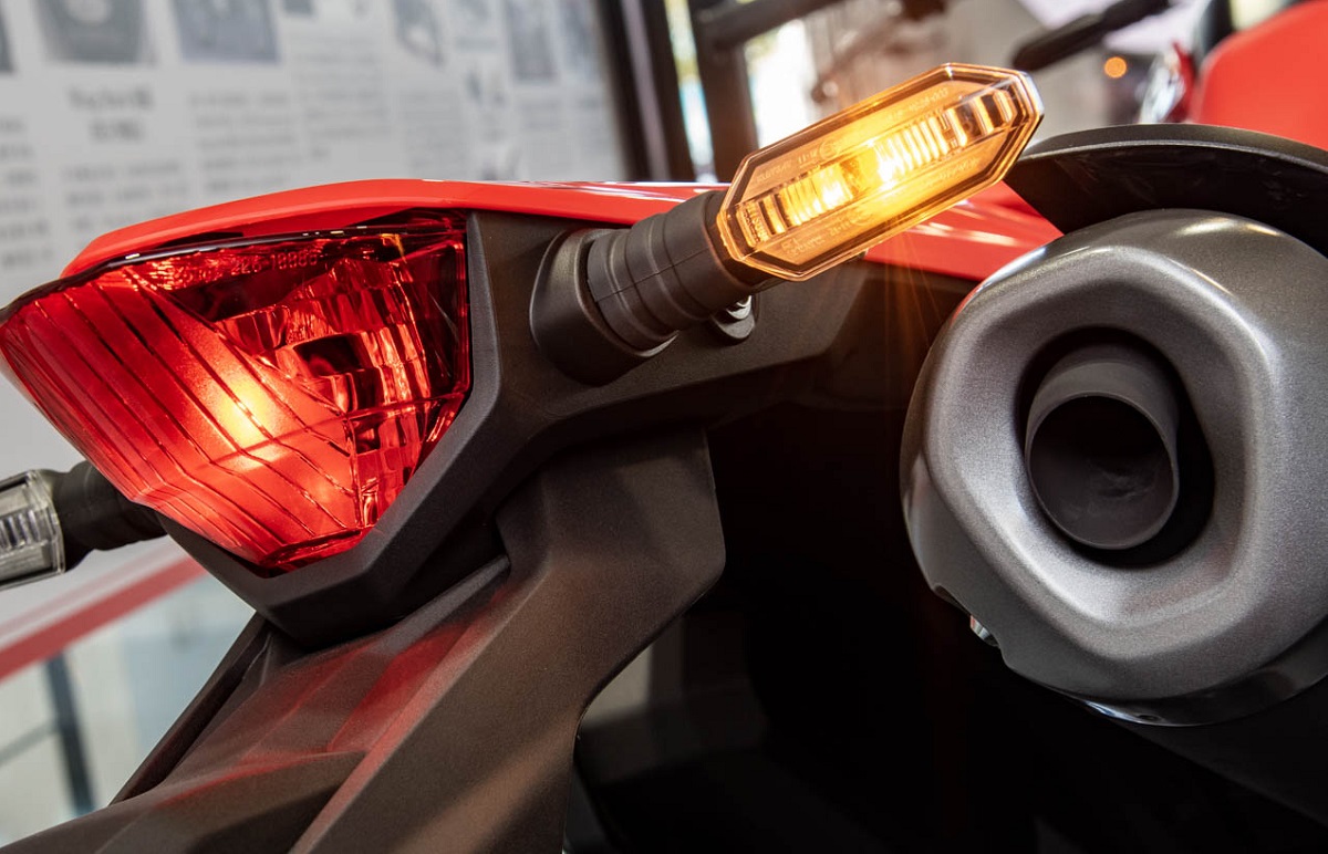 \'Vua côn tay’ mới tinh của Honda chính thức ra mắt: Thiết kế đẹp át vía Winner R và Exciter, giá mềm