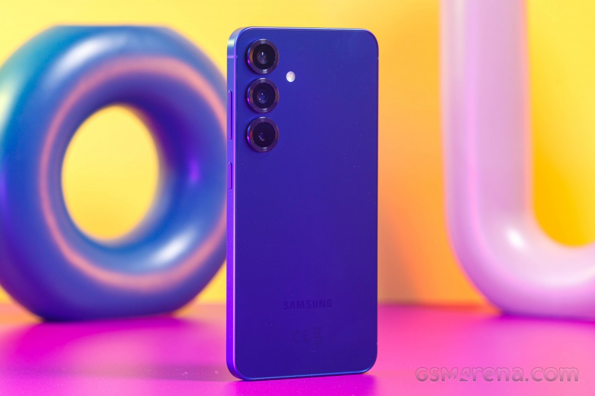 Galaxy S25 vững ngôi AI Phone nhỏ gọn giá rẻ, dưới 17 triệu ngang kèo iPhone 17, Xiaomi 15