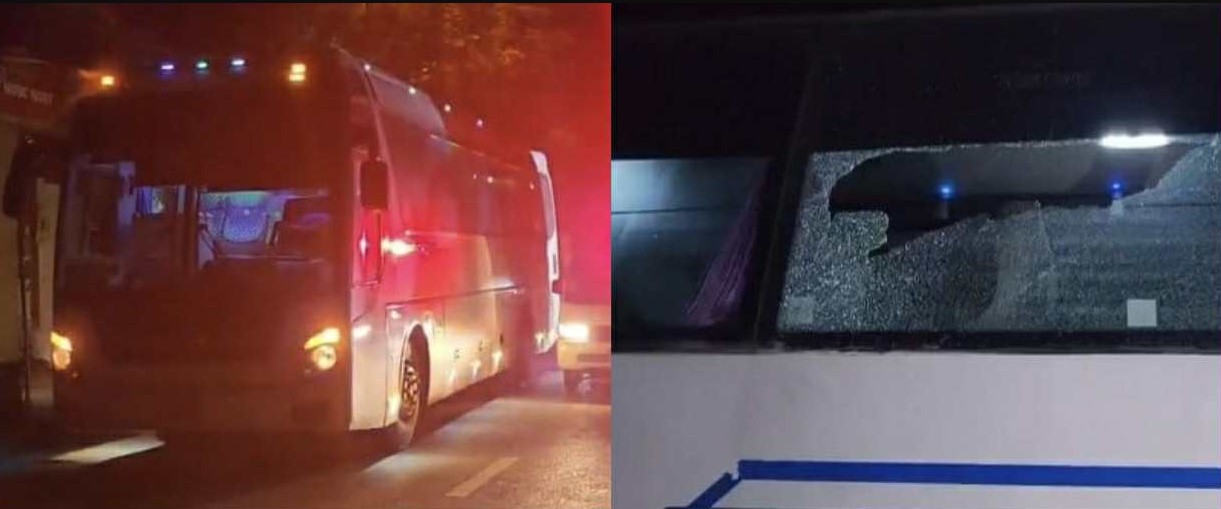 Hai ô tô 45 chỗ bất ngờ bị bắn vào kính vỡ vụn, hiện trường vụ việc khiến nhiều người vô cùng hoảng sợ
