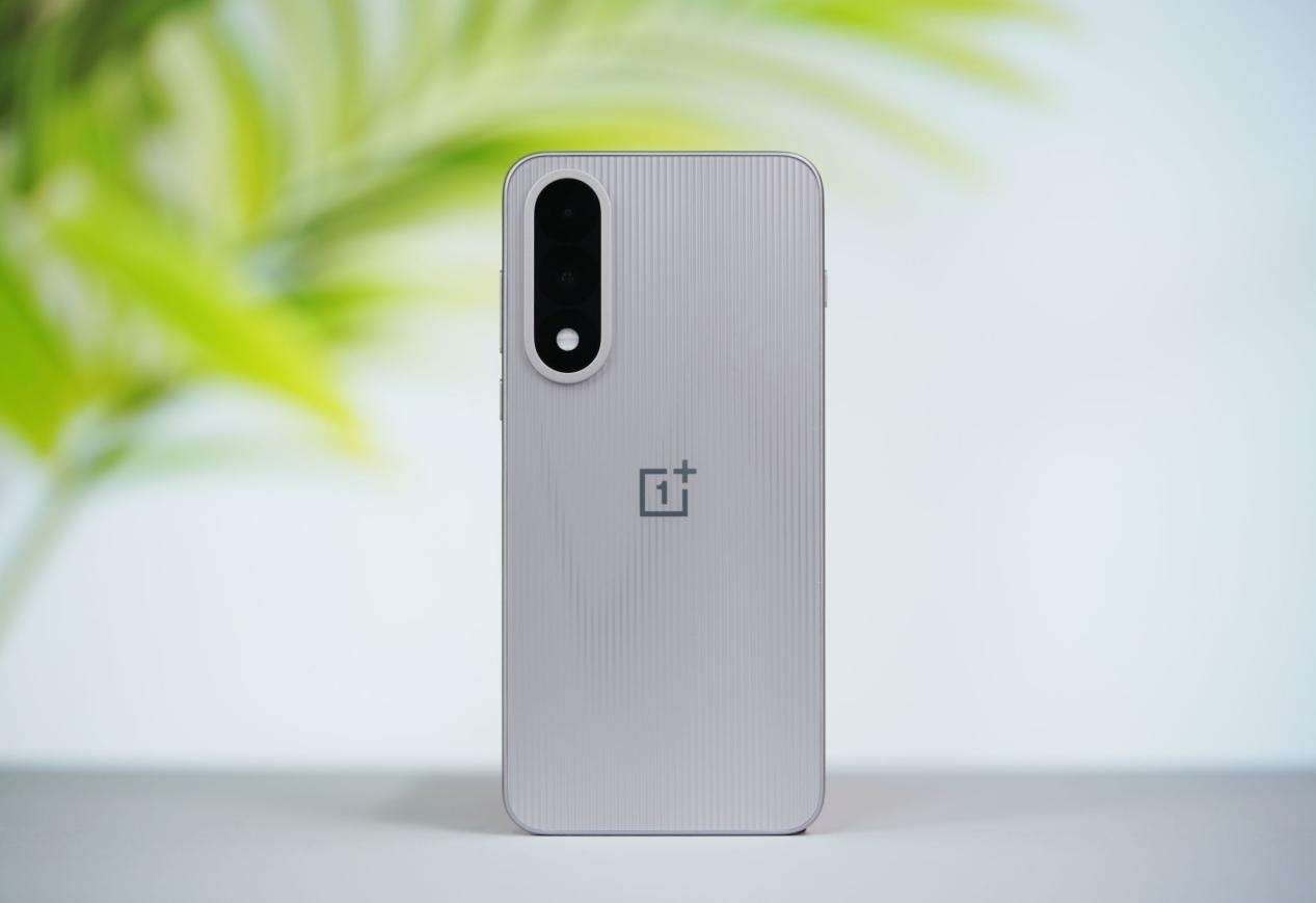 Vua phần cứng của OnePlus hé lộ siêu pin gần 8000 mAh, áp đảo Galaxy S25 Ultra với giá dưới 10 triệu