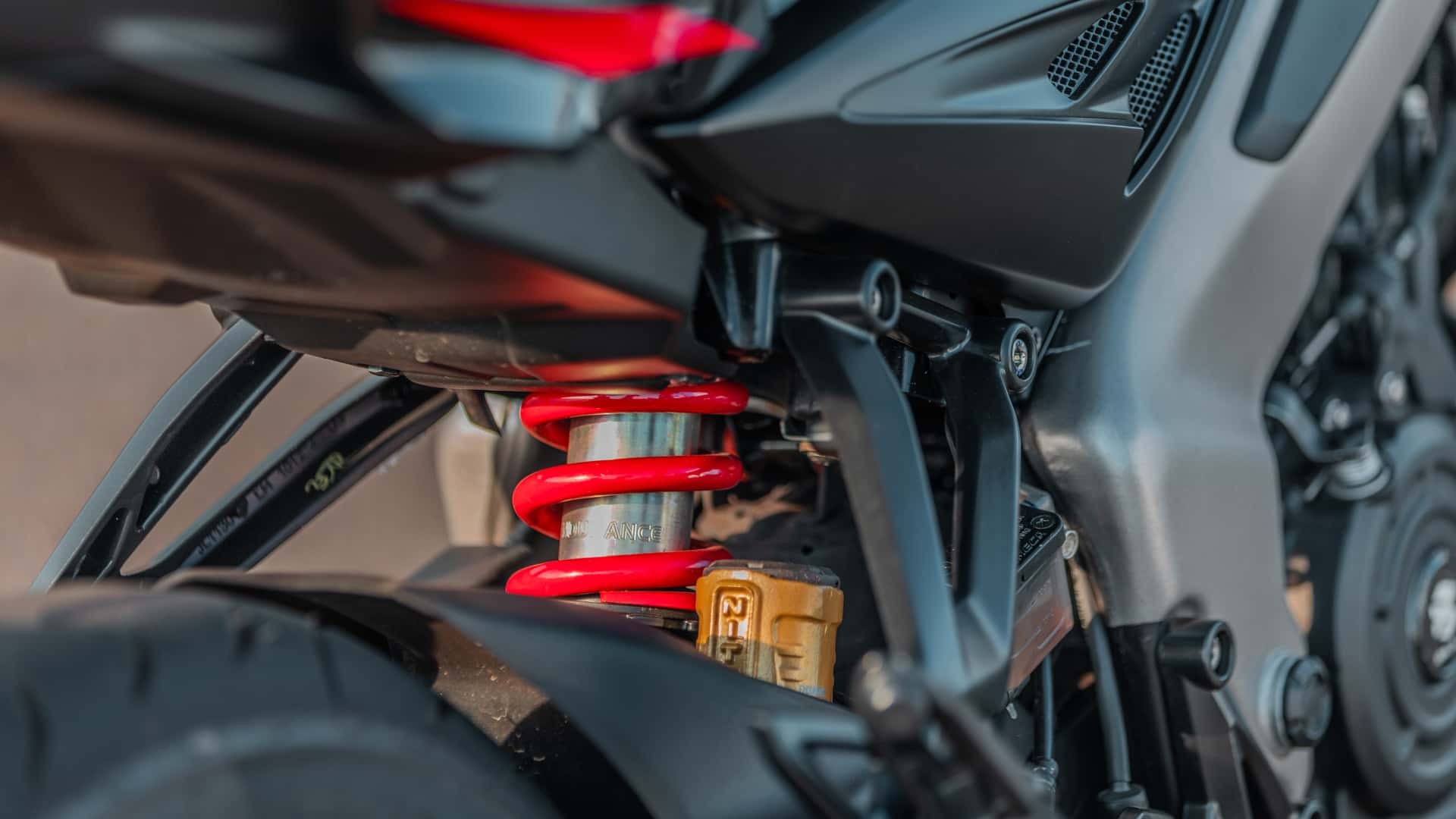 Chính thức ra mắt ‘quái thú côn tay’ 373cc mới ăn đứt Exciter, trang bị đè bẹp Winner R, giá cực rẻ ảnh 7