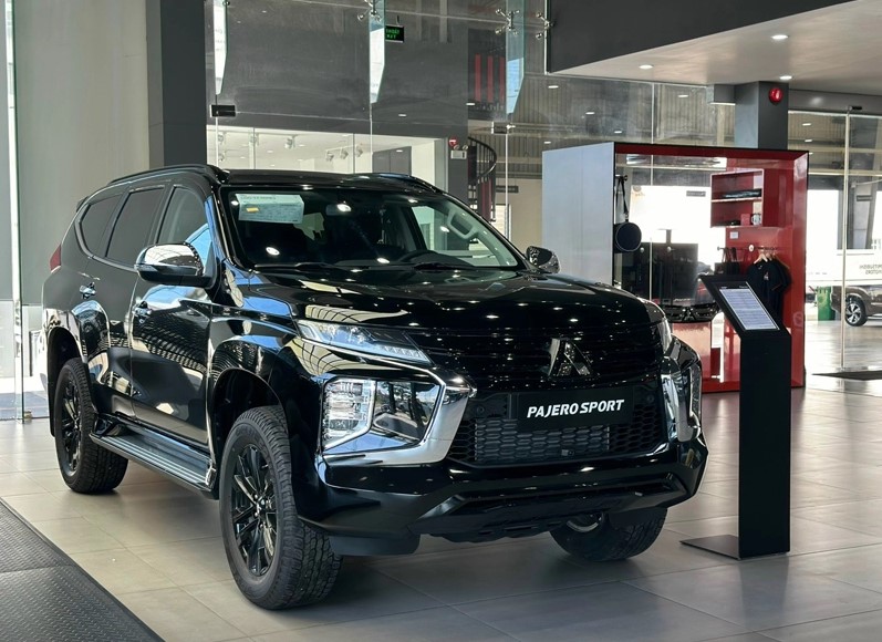 Giá lăn bánh Mitsubishi Pajero Sport rẻ ‘chạm đáy’, ‘ăn thua đủ’ với Ford Everest và Toyota Fortuner