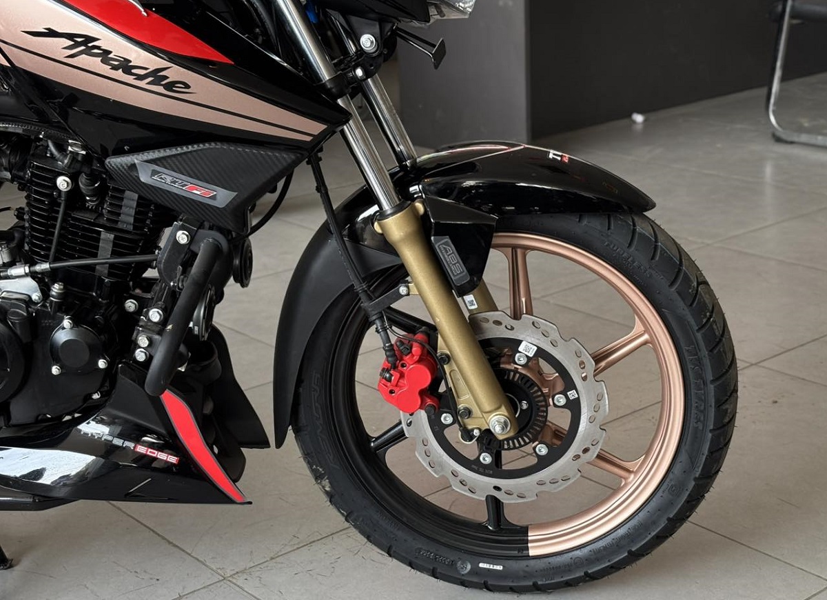 ‘Vua côn tay’ 160cc mới chính thức về đại lý giá 35 triệu đồng: Đại chiến Honda Winner R và Exciter