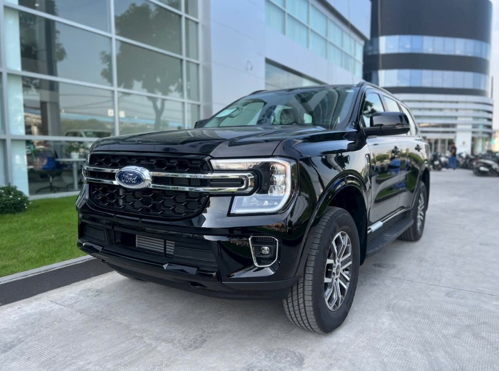Giá Ford Everest lăn bánh giữa tháng 10/2025 giảm ‘thủng đáy’, ‘hạ gục’ Toyota Fortuner và Santa Fe