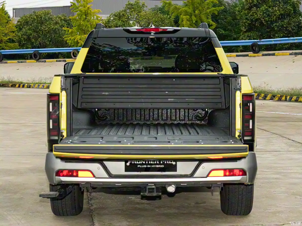 nissan-frontier-pro-phev-ra-mat-xe-ban-tai-hybrid-410-ma-luc-chay-dien-135km-con-bai-toan-cau-cua-nissan-tai-trung-quoc2-1761037999.png