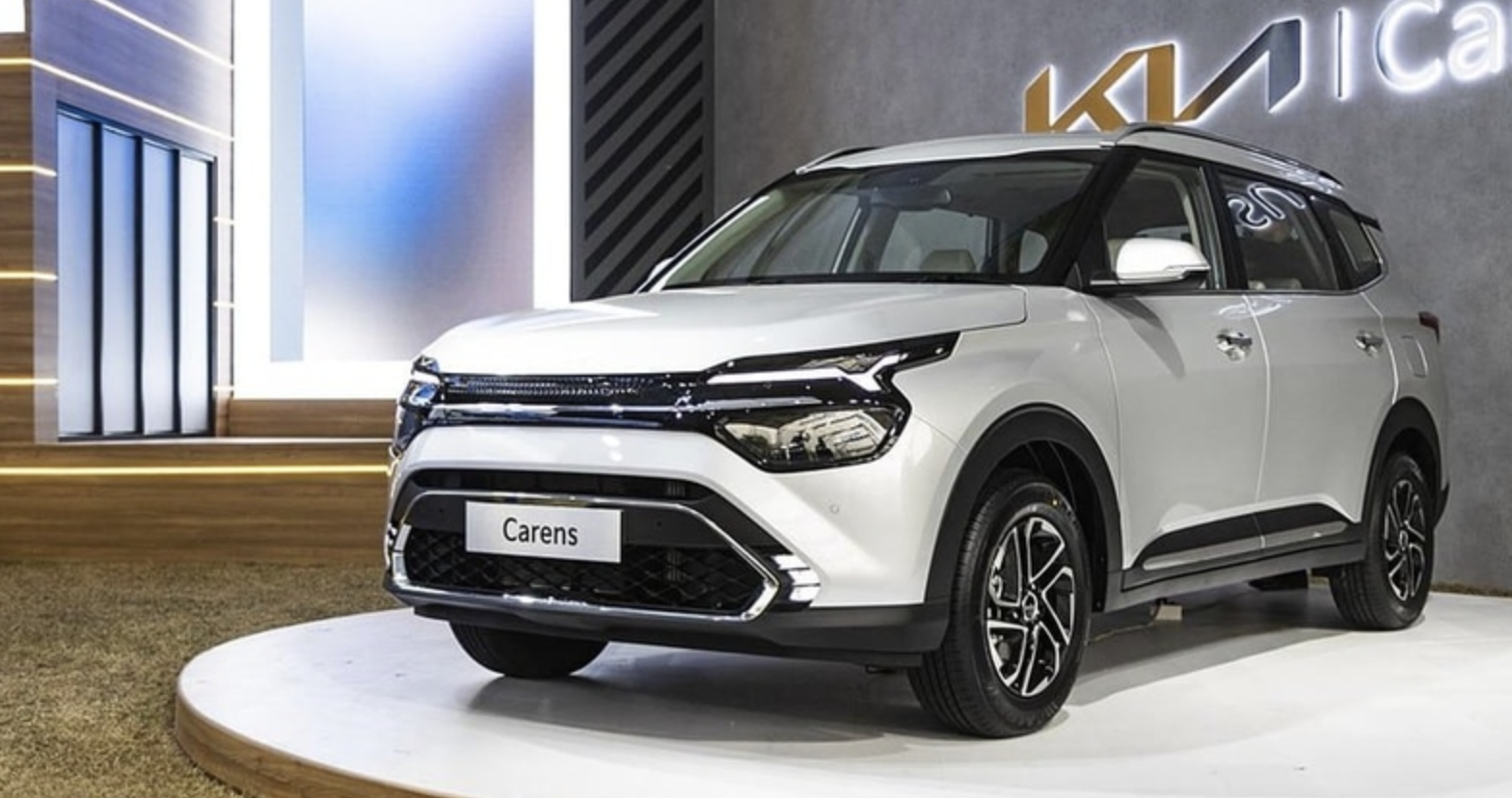xe-mpv-giam-gia-soc-thang-10-xpander-veloz-xl7-dua-nhau-pha-day-gia-chi-ngang-xe-hang-a6-1761032920.png