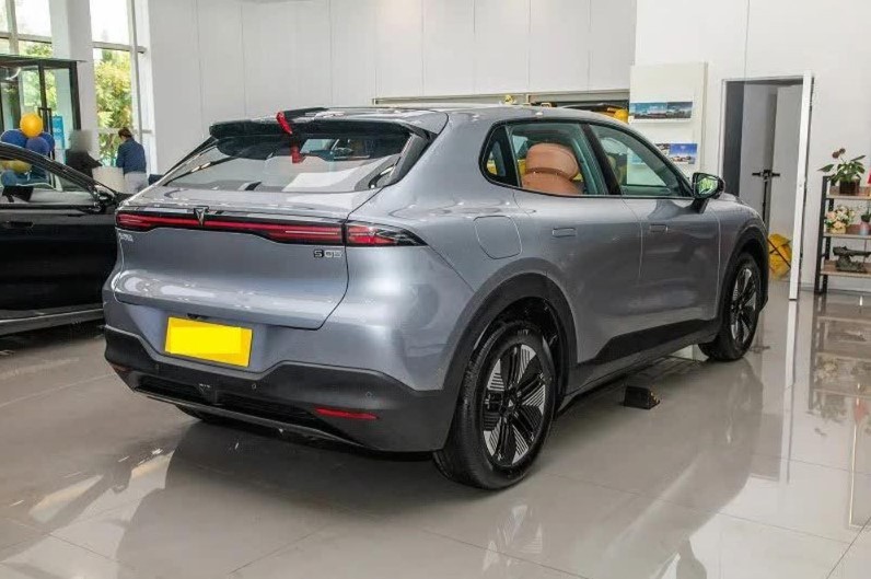 Dẹp Mazda CX-5 và Honda CR-V đi, mẫu SUV cỡ D mới giá 432 triệu đồng rẻ như Hyundai Grand i10 ra mắt ảnh 3