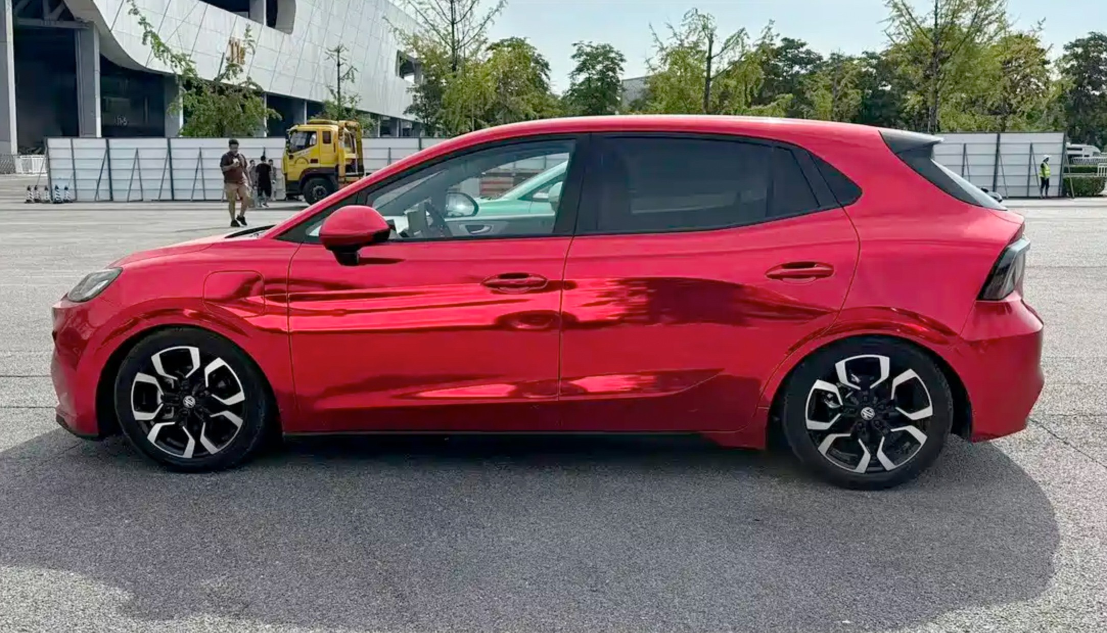 mg4-smart-edition-doi-sang-pin-catl-tang-tam-hoat-dong-530km-gia-van-duoi-350-trieu-dong2-1761117567.jpg