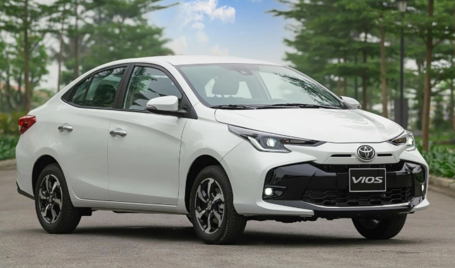 o-to-giam-gia-ky-luc-cuoi-nam-2025-tu-toyota-vios-honda-city-den-hyundai-accent-dong-loat-ha-gia-soc1-1761119505.jpg