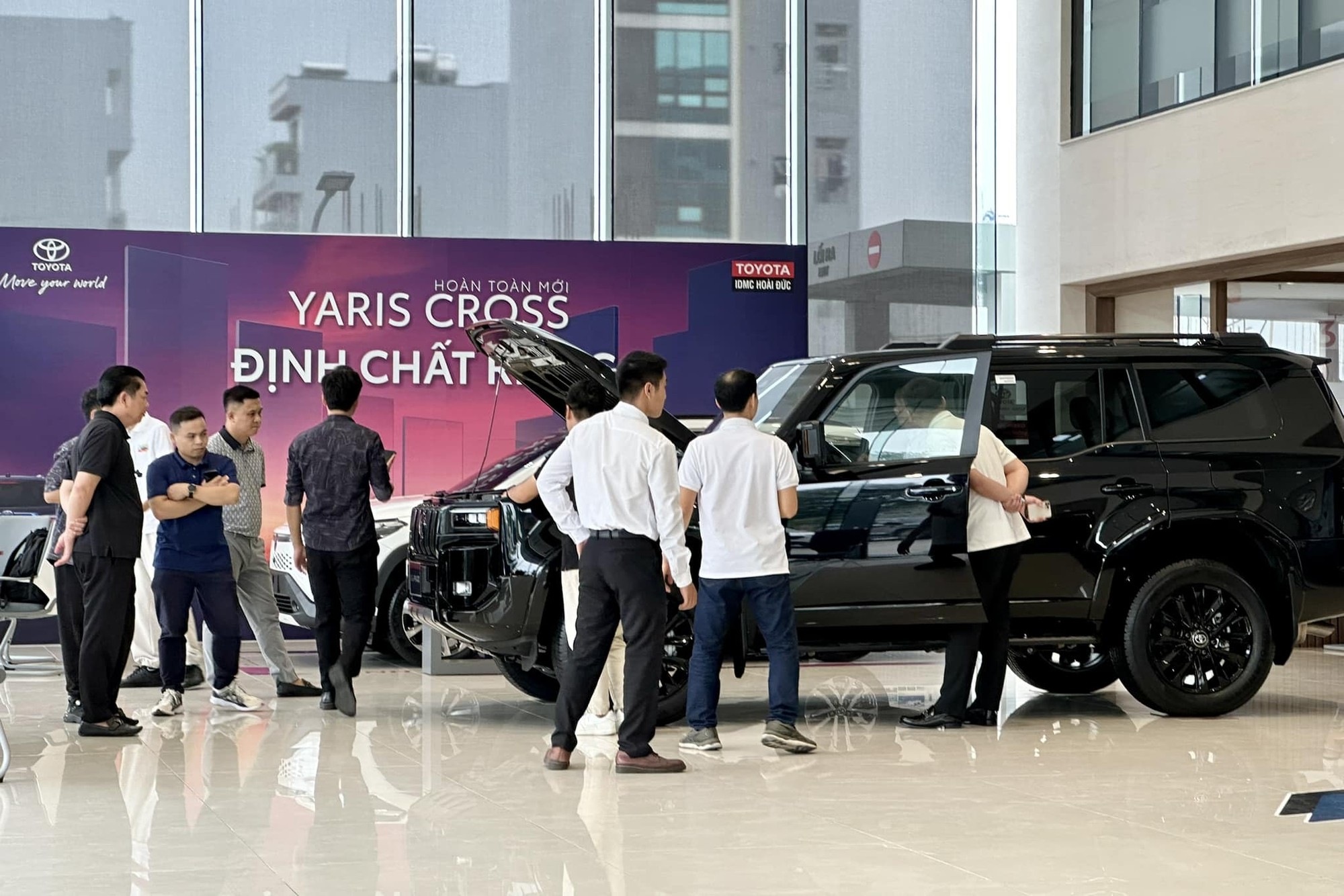 toyota-land-cruiser-prado-2025-phai-giam-gia-sau-de-kiem-khach2-1761103460.jpg