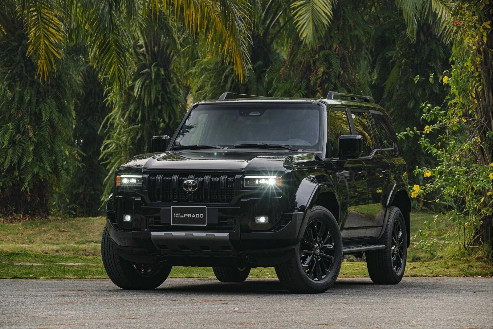 toyota-land-cruiser-prado-2025-phai-giam-gia-sau-de-kiem-khach8-1761104106.webp