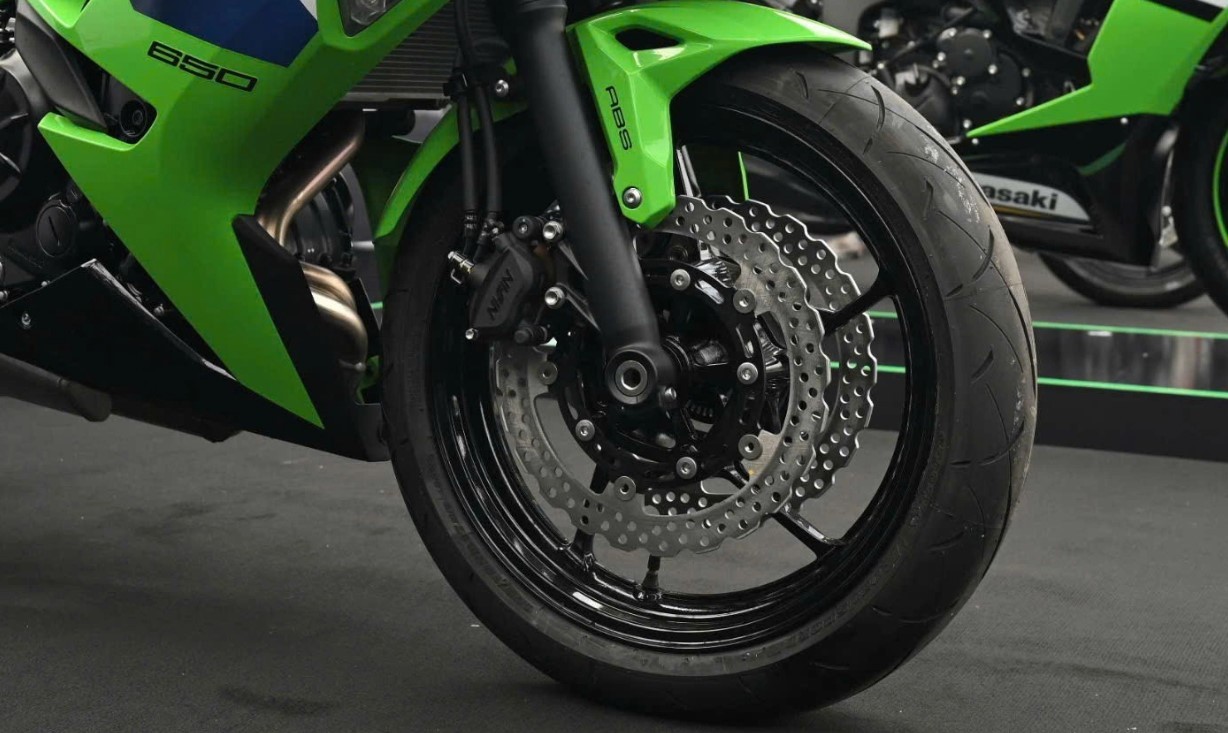 ‘Vua côn tay’ Nhật Bản xịn hơn Yamaha Exciter và Honda Winner R ra mắt tại Việt Nam với giá hấp dẫn ảnh 2