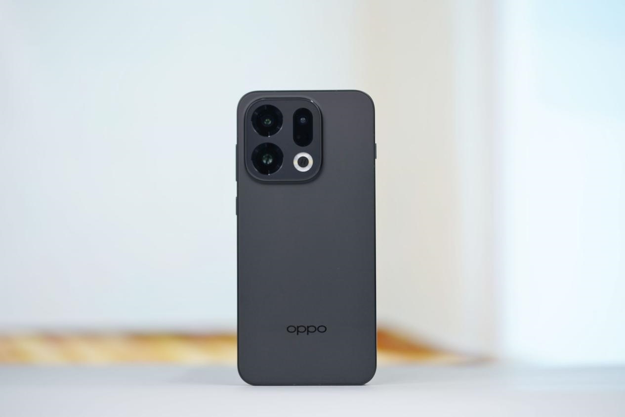 OPPO mở bán cực phẩm flagship pin 7000 mAh hủy diệt iPhone 17 cực dễ với mức giá siêu hấp dẫn