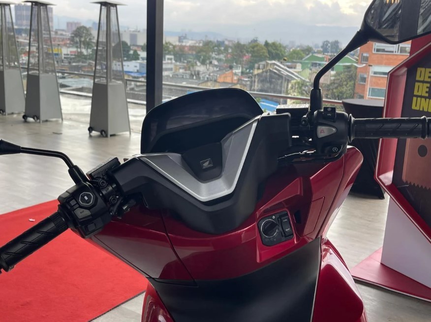 Honda chính thức ra mắt ‘vua xe ga’ 157cc mới thiết kế ấn tượng hơn SH, trang bị lấn át Air Blade ảnh 4
