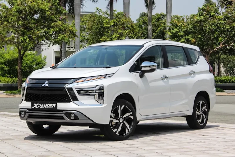 mitsubishi-xpander-va-skoda-slavia-dong-loat-giam-gia-manh-thi-truong-o-to-viet-nam-nong-ruc-cuoi-nam1-1761214981.webp