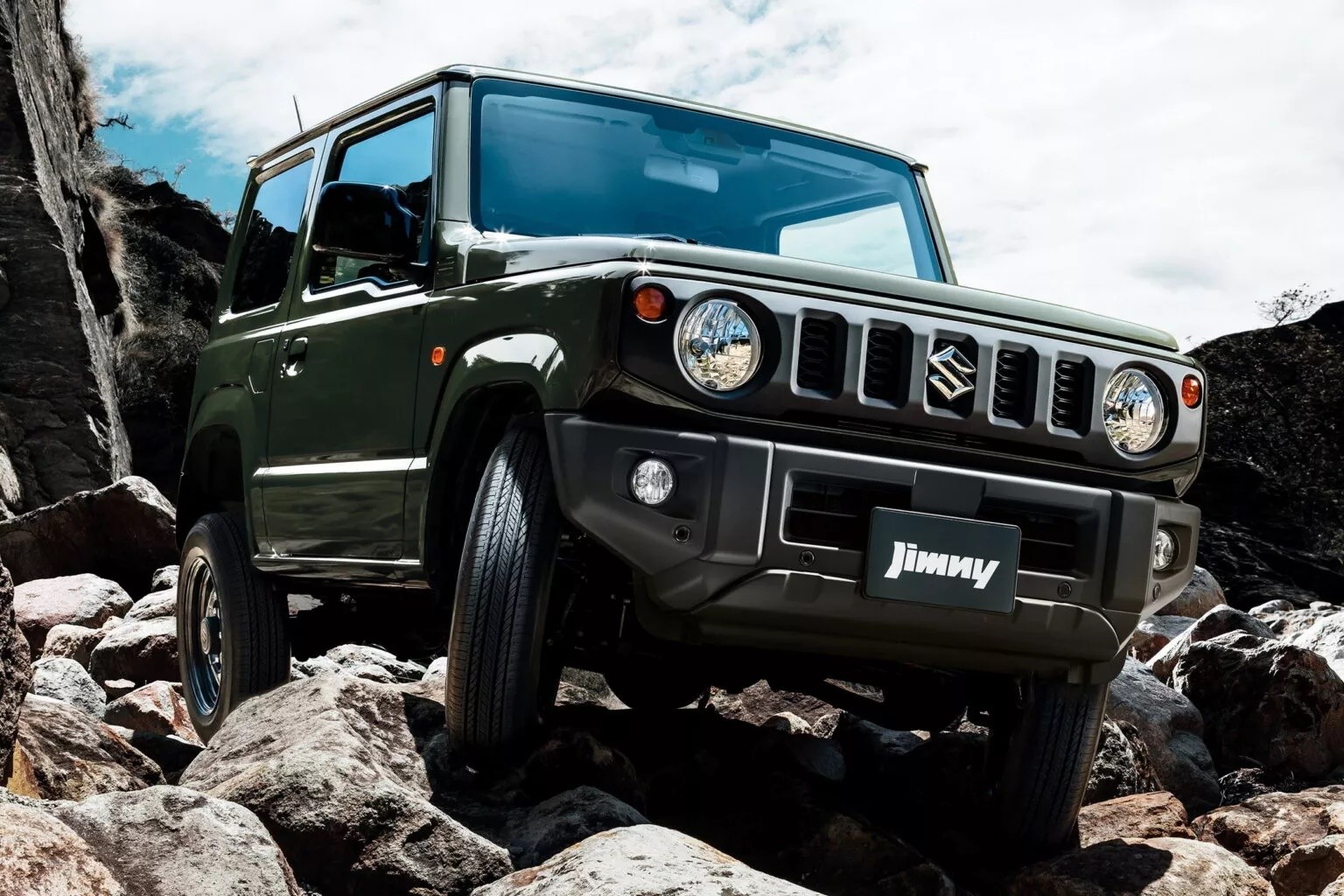 tung-bi-che-vi-dat-ma-chang-co-gi-suzuki-jimny2-1761186817.jpg