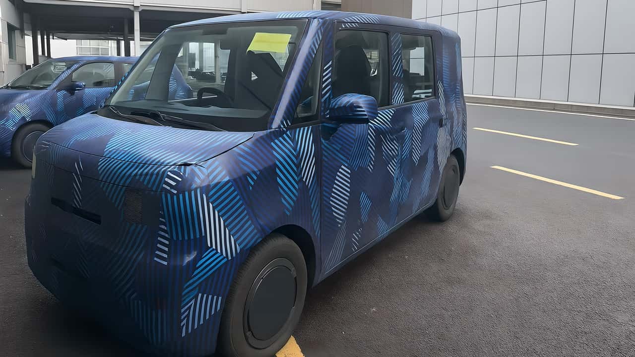 xe-dien-co-nho-cua-byd-xuat-hien-tai-tokyo-khien-cac-hang-nhat-dung-ngoi-khong-yen3-1761206836.jpg