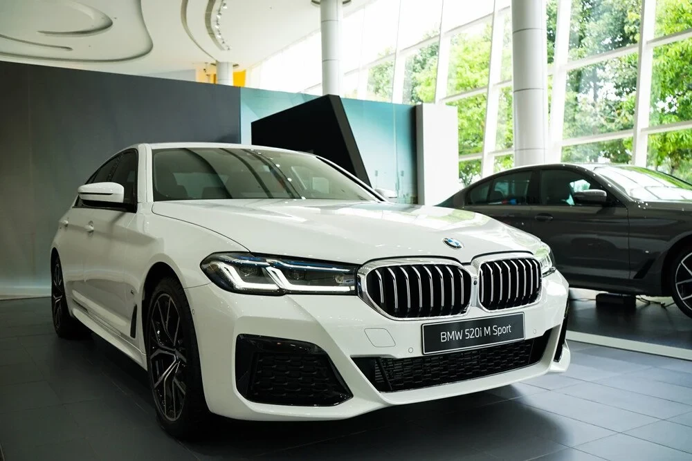 bmw-5-series-va-x4-gay-soc-khi-giam-gia-toi-nua-ty-dong2-1761274752.webp