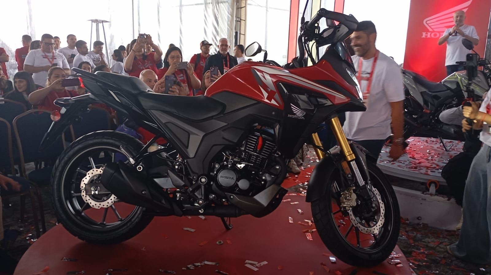 Honda ra mắt 'vua côn tay' 184cc có ABS 2 kênh xịn hơn Winner R và Yamaha Exciter, giá 79 triệu đồng ảnh 12
