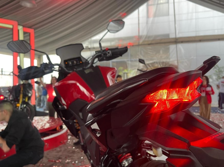 Honda ra mắt 'vua côn tay' 184cc có ABS 2 kênh xịn hơn Winner R và Yamaha Exciter, giá 79 triệu đồng ảnh 3
