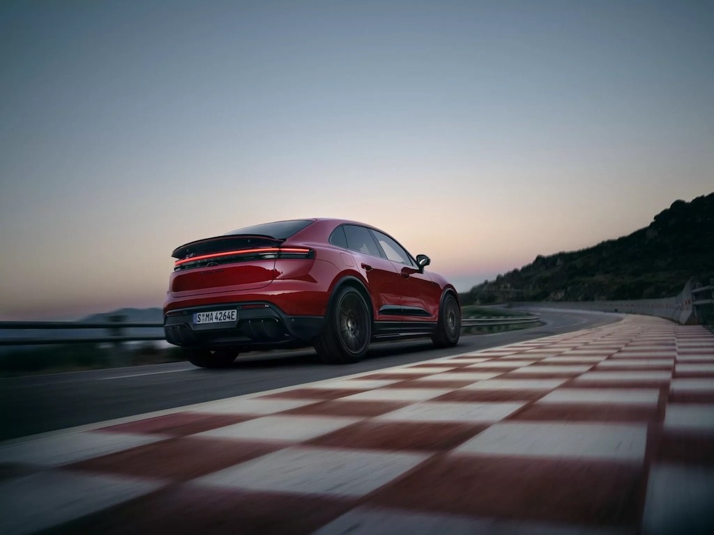 porsche-macan-gts-ra-mat-suv-dien-571-ma-luc-tang-toc-0-100-kmh-trong-38-giay2-1761289729.jpg