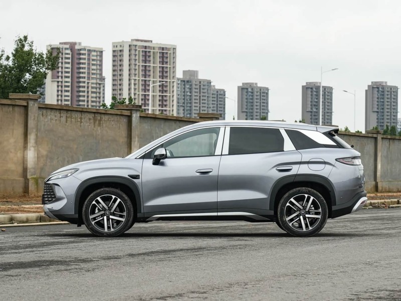 suv-moi-gia-chua-toi-520-trieu-dong-so-huu-trang-bi-ngang-xe-tien-ty1-1761270887.jpeg