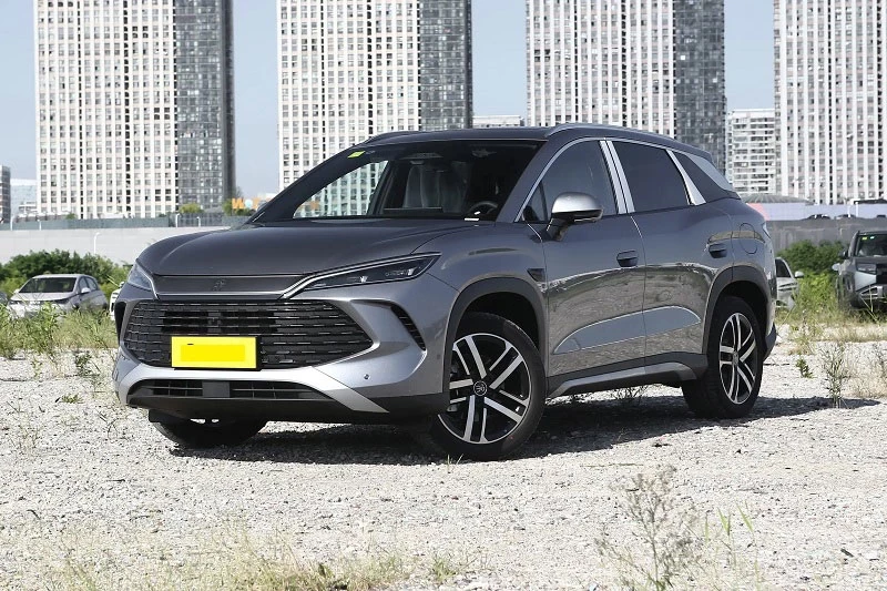suv-moi-gia-chua-toi-520-trieu-dong-so-huu-trang-bi-ngang-xe-tien-ty2-1761270898.webp