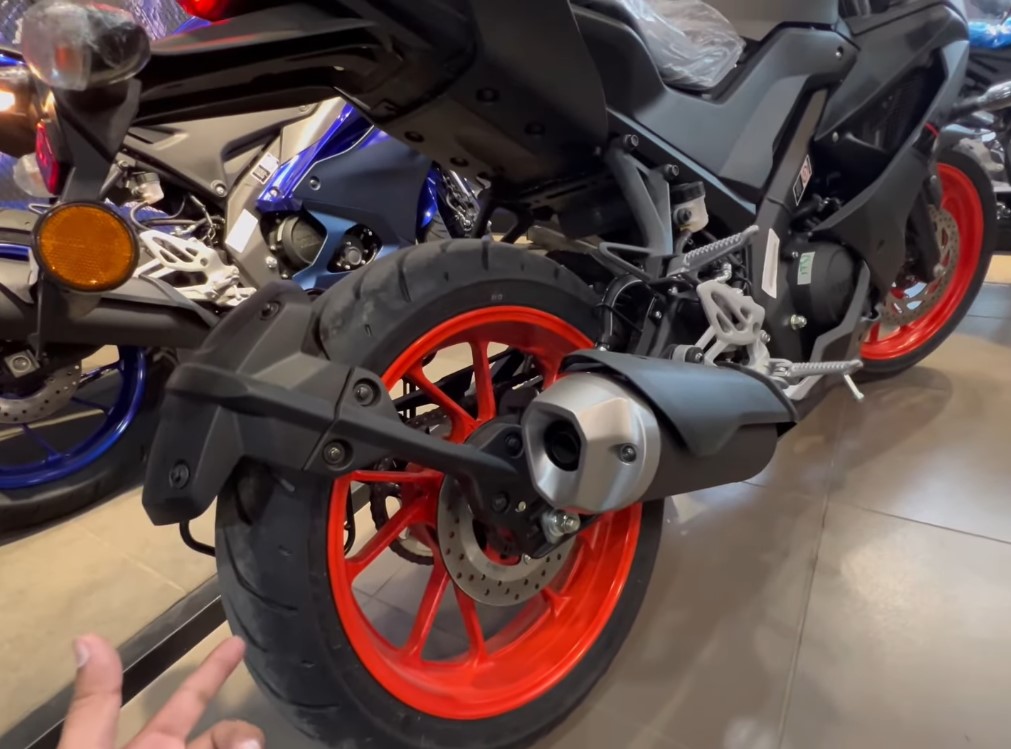 Yamaha chính thức mở bán ‘vua côn tay’ 155cc mới giá 43 triệu đồng: Chơi tới bến với Honda Winner R