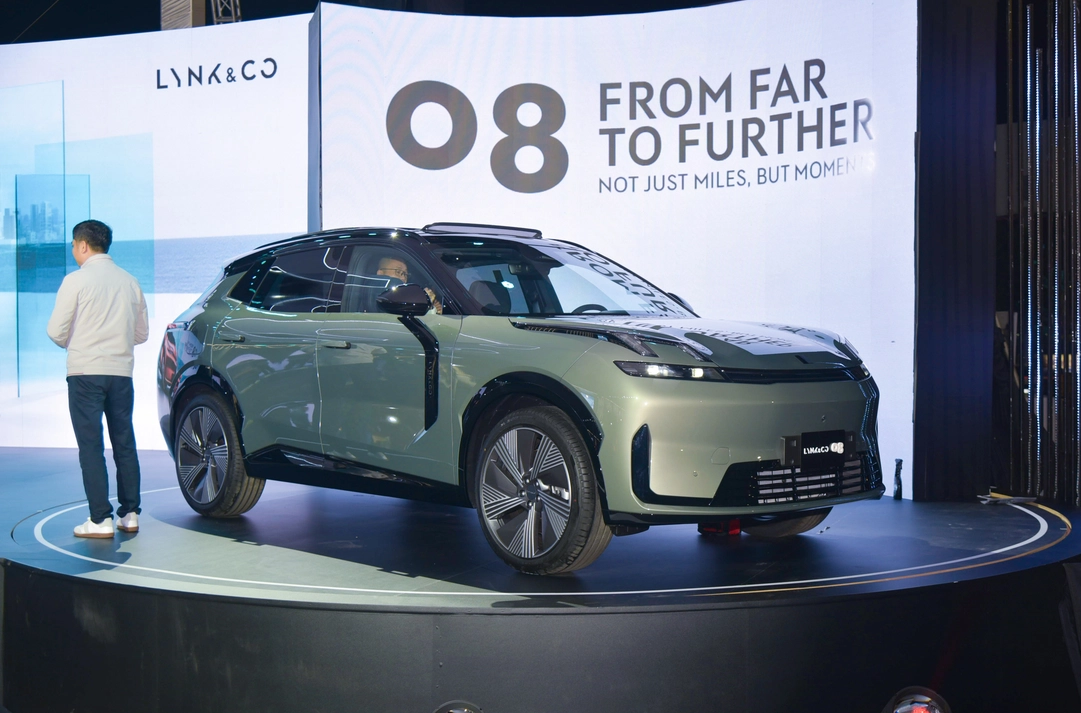 suv-hang-d-lynk-and-co-08-ra-mat-tai-viet-nam-gia-tu-1299-ty-dong-doi-thu-moi-khien-hyundai-santa-fe-phai-de-chung1-1761364997.PNG