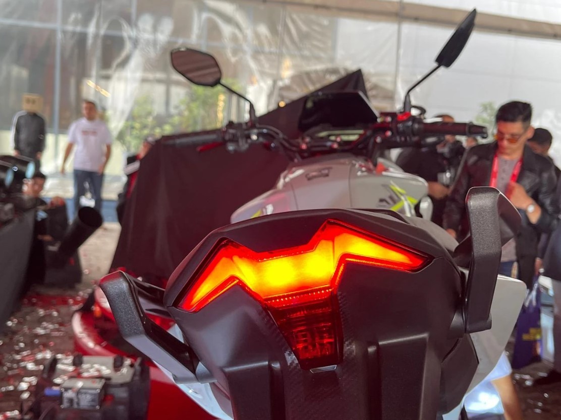 'Vua côn tay' 160cc mới của Honda ra mắt giá 55 triệu đồng, đẹp át vía cả Winner R và Yamaha Exciter ảnh 3