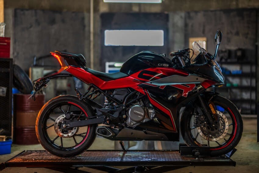 Quên Yamaha Exciter và Honda Winner R đi, ‘vua côn tay’ 249cc có ABS 2 kênh ra mắt giá 54 triệu đồng ảnh 1