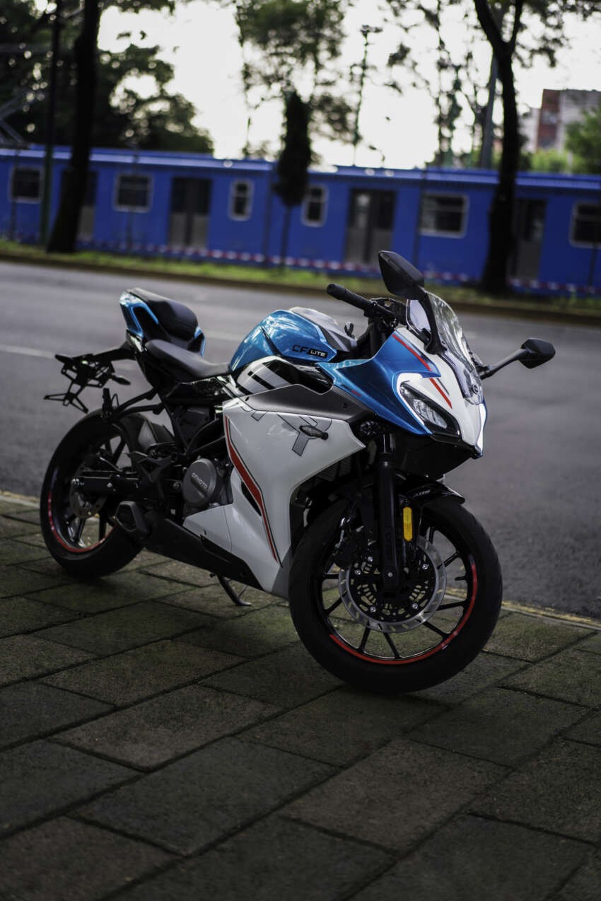 Quên Yamaha Exciter và Honda Winner R đi, ‘vua côn tay’ 249cc có ABS 2 kênh ra mắt giá 54 triệu đồng ảnh 2