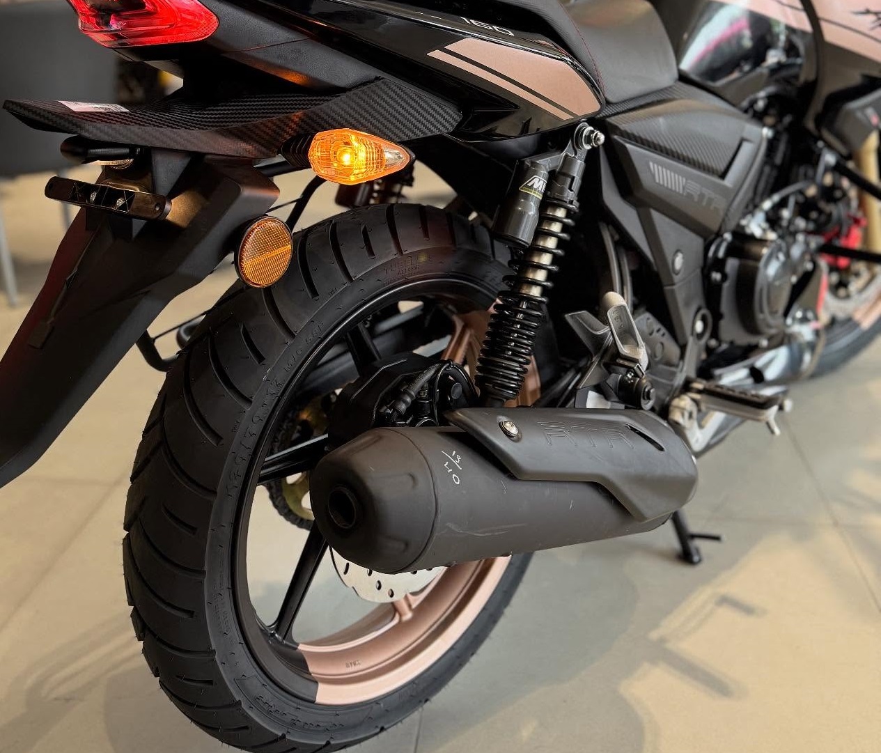 ‘Vua côn tay’ 180cc mới chính thức về đại lý giá 36 triệu đồng: Đại chiến Honda Winner R và Exciter