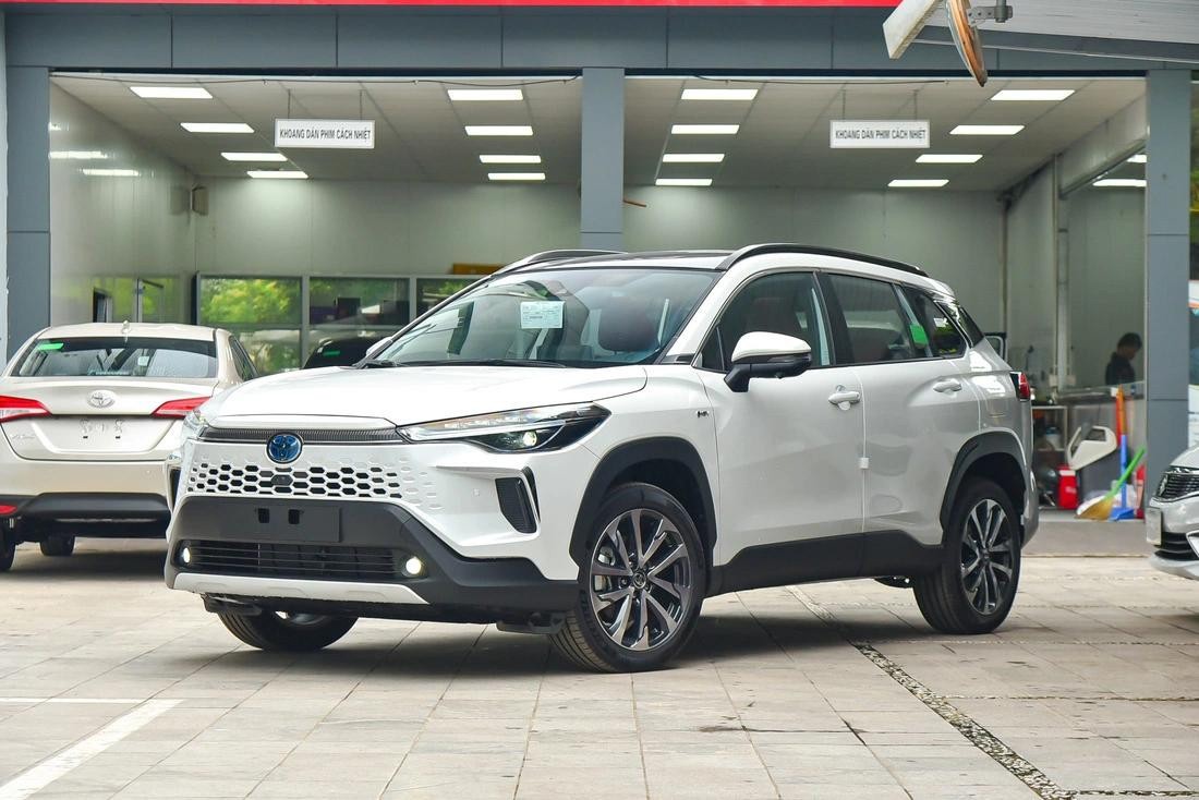 dai-chien-giam-gia-xe-hybrid-cuoi-nam-toyota-yaris-cross-kia-sorento-uu-dai-khung1-1761553457.jpg